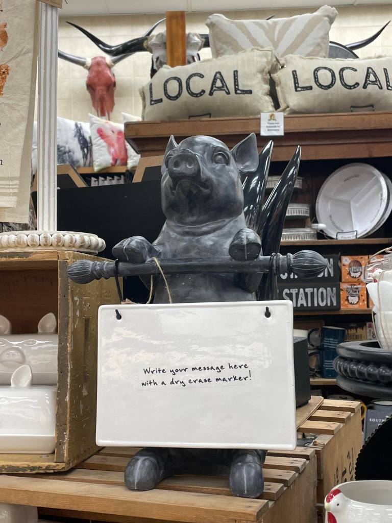 metal pig at Bucc-ee's